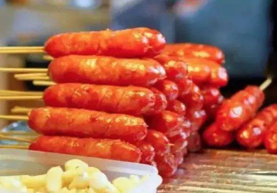 誘人外表下的健康隱患 過量食用香腸烤腸對身體的潛在傷害